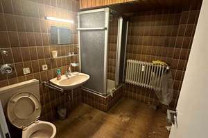 Nur für 1 Pers.  Ruhige, einfache 1-Zimmer-Keller-Wohnung mit separater Wohnküche u. großen Fenstern – Lerchenauer Str. 298, 80995 Feldmoching, München – Vorschaubild 7