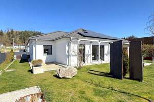 "Wohnen der Zukunft: Barrierefreier Bungalow, Wärmepumpe, PV, hochwertige Ausstattung(ohneSwimSpa)" – Die vollständige Adresse der Immobilie erhältst du vom Anbieter., 84359 Simbach am Inn – Vorschaubild 22