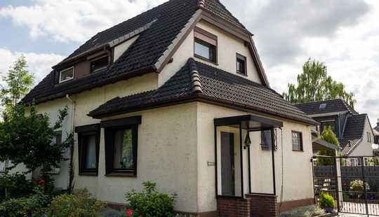 Bild von *** charmante DHH mit gepflegten GARTEN und GARAGE in grüner LAGE ***