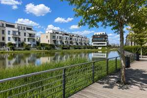 Wasserlage an der Dahme: Bezugsfreie 3-Zimmer-Wohnung mit Aufzug und Süd Loggia in Köpenick – Die vollständige Adresse der Immobilie erhältst du vom Anbieter., 12527 Grünau, Berlin – Vorschaubild 2