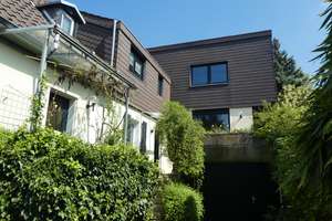 Wohnen in begehrter Lage: Architektonisches Highlight mit Garten und Kamin! – Die vollständige Adresse der Immobilie erhältst du vom Anbieter., 60388 Bergen-Enkheim, Frankfurt am Main – Vorschaubild 1