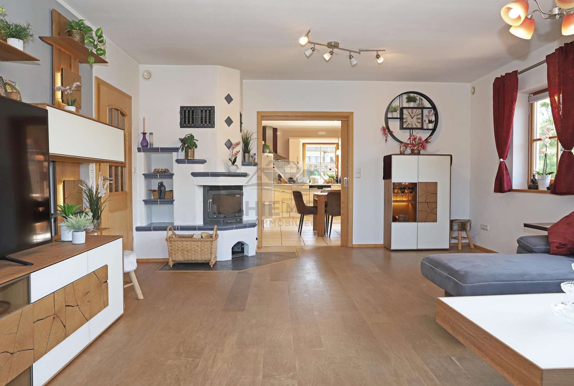 Immobilie in Taching am See - Ruhig gelegenes EFH mit Doppelgarage, Carport, Wärmepumpe & Weitblick am Tachinger See - Bild 2