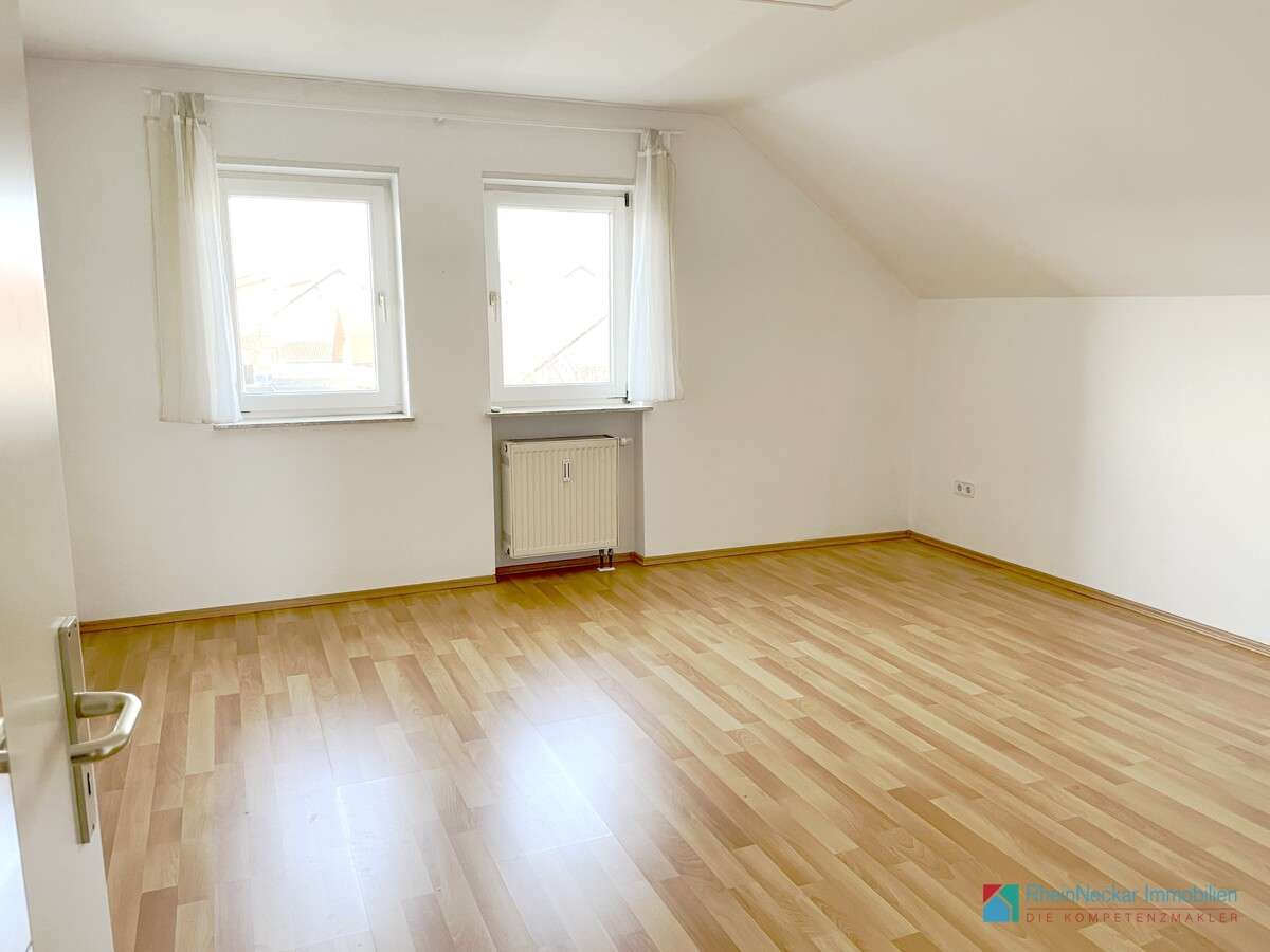 Immobilie in Neulußheim - Moderne und großzügige  Dachgeschosswohnung mit Balkon, beheiztem Hobbyraum, Stellplatz & Garage - Bild 6