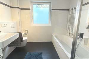 Traumhafte EG-Wohnung auf zwei Ebenen mit viel Platz, Südterrasse – Silberblattstr. 9, 81375 Großhadern, München – Vorschaubild 8
