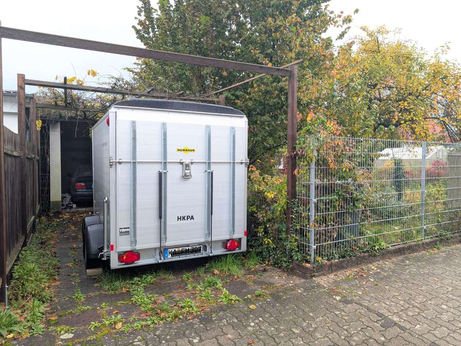 Stellplatz vor Garage