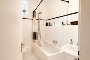 Wohnen im Helmholtzkiez: 3-Zimmer-Altbau mit Balkon, 94 m² – Die vollständige Adresse der Immobilie erhältst du vom Anbieter., 10437 Prenzlauer Berg, Berlin – Vorschaubild 8