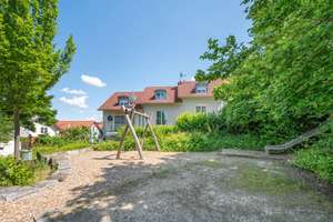 Interessante Chance in Lörrach-Salzert: Reihenendhaus mit Garage und Garten! – Die vollständige Adresse der Immobilie erhältst du vom Anbieter., 79540 Lörrach – Vorschaubild 1