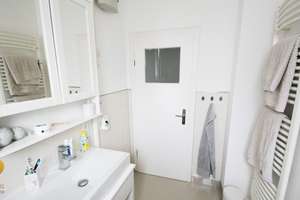 17 m² großes, voll möbliertes Frauen-WG-Zimmer mit Gartennutzung in 3er-WG – All-Inclusive-Miete – Isernhagener Straße 50, 30163 List, Hannover – Vorschaubild 3