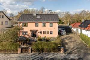 Zweifamilienhaus mit viel Platz für den letzten Feinschliff!