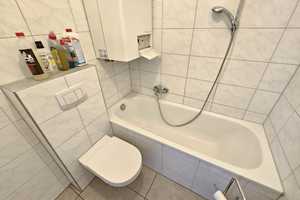 Gemütliche 2-Zimmer-Dachgeschosswohnung mit Dachterrasse im gepflegtem Altbau-Mehrfamilienhaus – Mönchengladbach – Vorschaubild 4