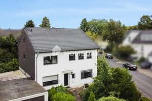 Ein Haus zum Weiterdenken – zwei Wohneinheiten, 144 m² Wohnfläche & 974 m² Grundstück & Doppelgarage