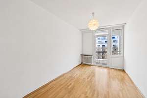 Haidhausen- 3-Zimmer-Wohnung im 3. OG mit zwei Balkonen, Aufzug und Tiefgaragenstellplatz – 81677 Steinhausen, München – Vorschaubild 5
