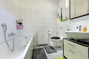 Solides Invest: Zufriedene Mieter
in Wattenscheid-Leithe – Die vollständige Adresse der Immobilie erhältst du vom Anbieter., 44866 Leithe, Bochum – Vorschaubild 5