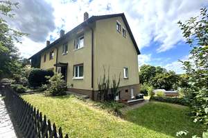 RESERVIERT!
Hier wächst Familie – Reiheneckhaus mit viel Raum in beliebter Wohnlage! – Die vollständige Adresse der Immobilie erhältst du vom Anbieter., 91301 Forchheim – Vorschaubild 1