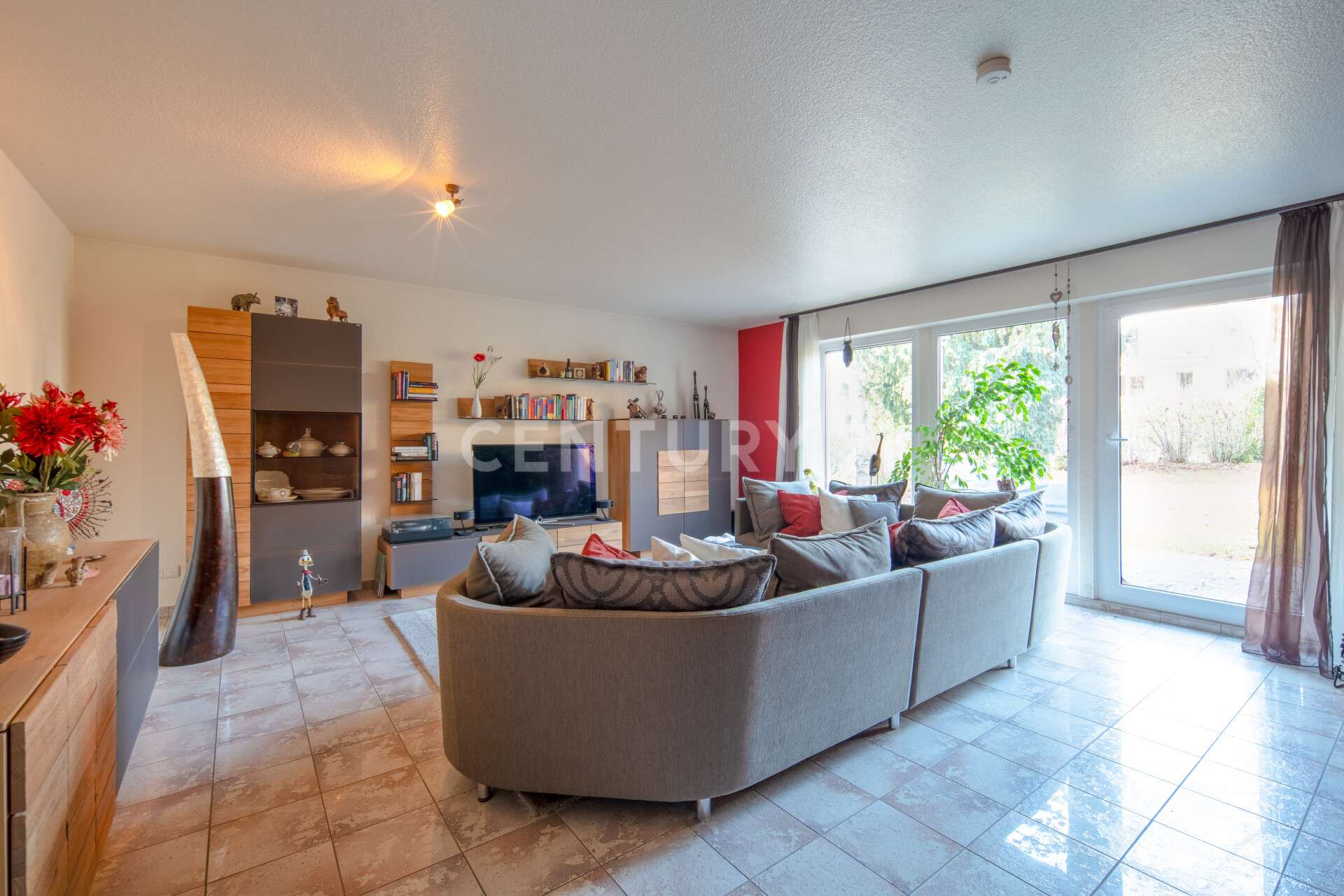 Immobilie in Essenheim - Familienparadies – Zweifamilienhaus mit Traumgarten & Extra-Grundstücksoption - Bild 1