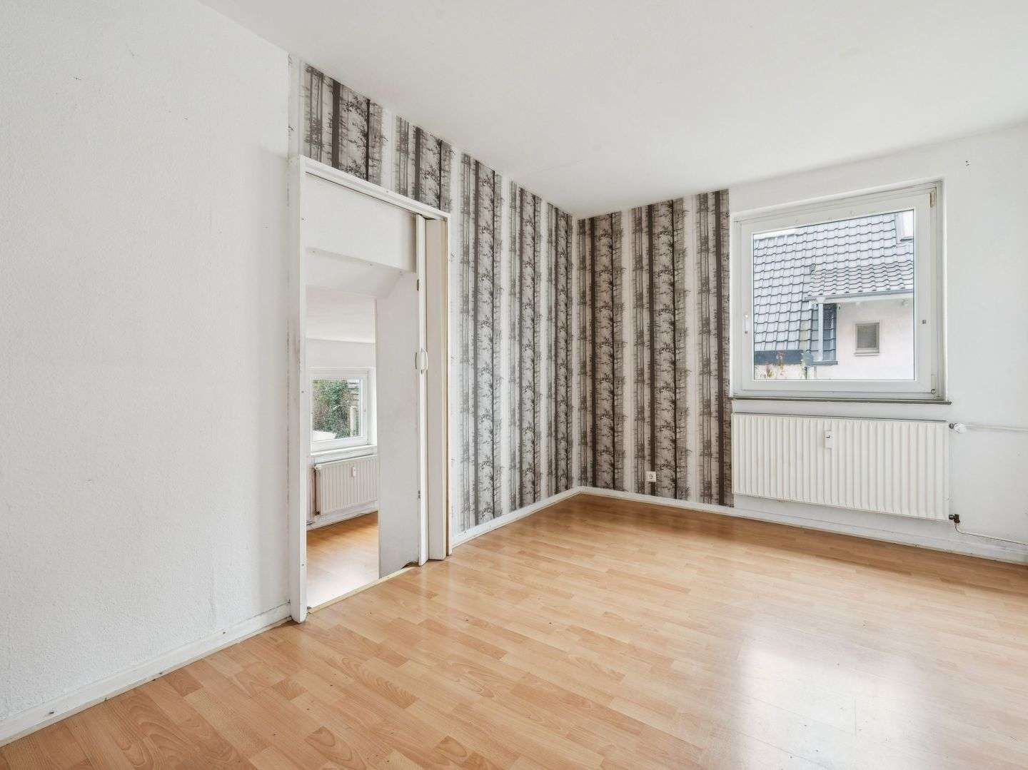 Immobilie in Nordstemmen - Nordstemmen-Heyersum: Zweifamilienhaus mit Garage auf ca. 833 m² großem Grundstück - Bild 2