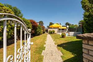 Rembrandts Meisterwerk für die Familie: Bungalow mit Pool und Sauna in der Gartenstadt – Die vollständige Adresse der Immobilie erhältst du vom Anbieter., 53844 Troisdorf – Vorschaubild 2
