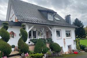 gepflegtes Einfamilienhaus mit 3 Garagen und liebevoll gestaltetem Gartengrundstück – Steinacker 1, 51674 Wiehl – Vorschaubild 4