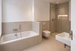 Erstbezug nach Kernsanierung & Neubau in Pasing | 3 Zimmer | Effizienzhaus 55 | Balkon – Morungenstraße 8, 81241 Pasing, München – Vorschaubild 9