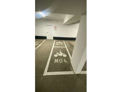 **Tiefgaragenstellplätze für Zweiräder zu vermieten**