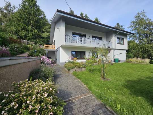 Top gepflegtes, freist. Einfamilienhaus mit ELW, Doppelgarage & Gartenparadies