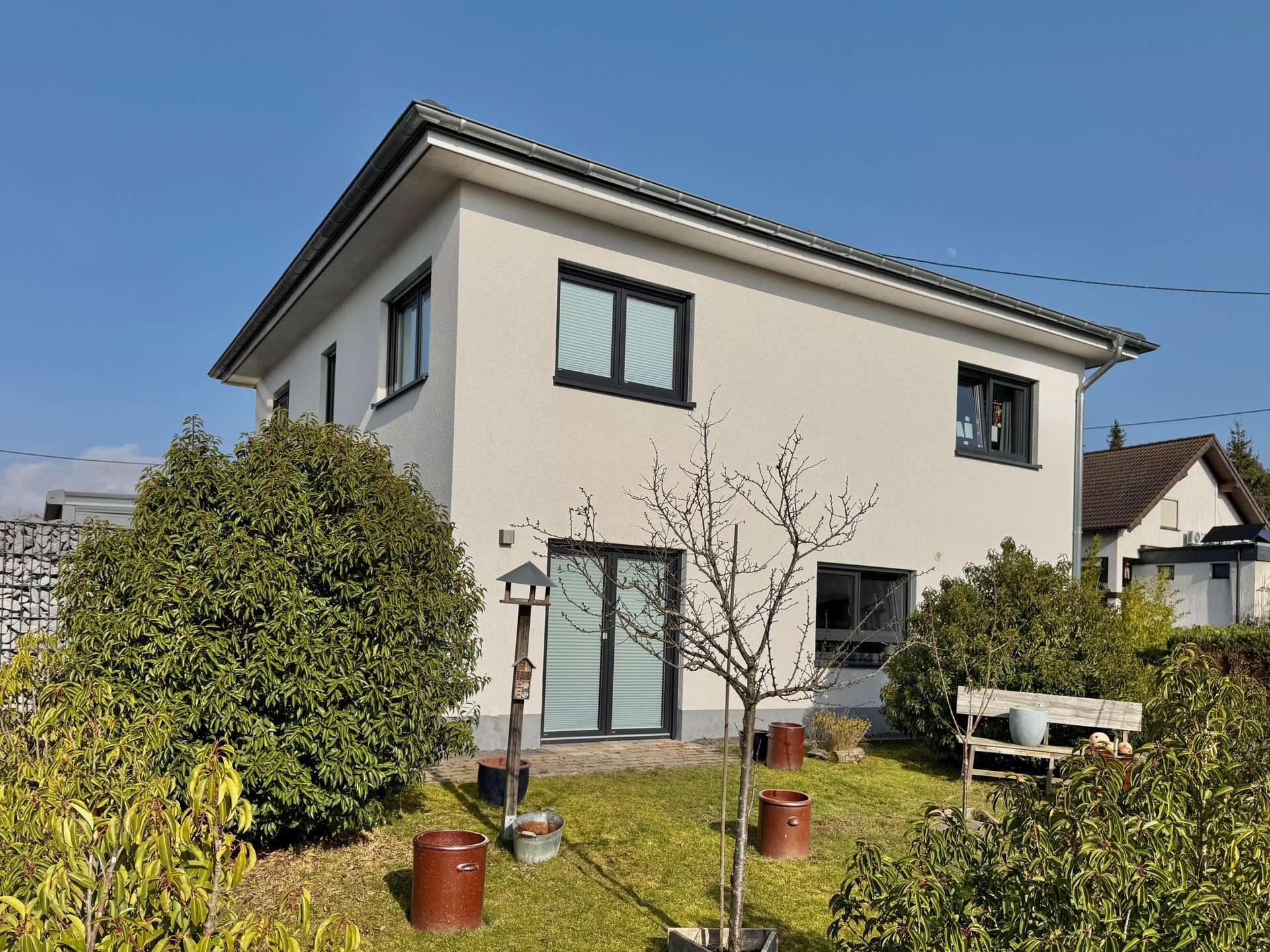 GUTE AUSSTATTUNG, Sommergarten, Erdw&auml;rmepumpe, Doppelgarage, Einbauk&uuml;che u.v.m.