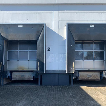 Sofort verfügbare Halle: 1.300 m² | 2 Rampen | 1 ebenerdiges Tor | 5 m UKB