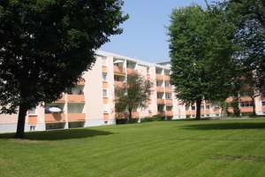 Helle 3 Zimmer-EG-Wohnung mit separater Küche und Loggia