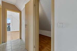 Dachgeschosswohnung in zentrumsnaher Lage des Ingolstädter Südosten inkl. TG-Stellplatz und EBK! – Die vollständige Adresse der Immobilie erhältst du vom Anbieter., 85053 Südost, Ingolstadt – Vorschaubild 17