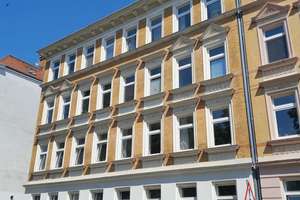 **Großzügige 2-Zimmer-Wohnung mit modernem Bad und neuer Einbauküche**