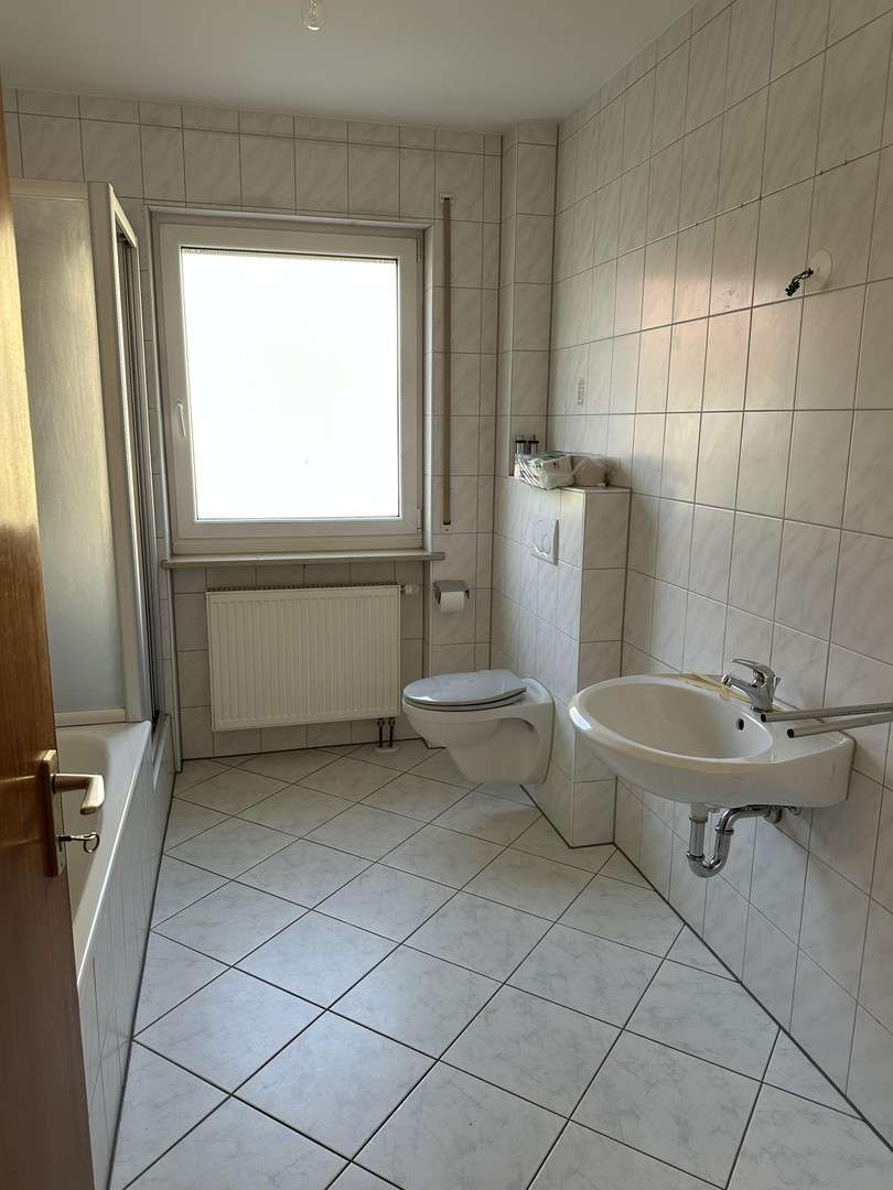 Immobilie in Buttenheim - Geräumiges Einfamilienhaus mit schönem Naturgarten und Einzelgarage - Bild 12