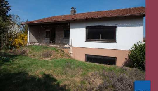 Bild von Großer Bungalow in sehr guter Wohnlage - bereits entkernt für Ihren Ausbautraum. Provisionsfrei.