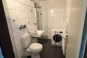 Schön renovierte und lehrstehende Maisonette Wohnung
