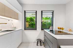 Hochwertig kernsanierte 3-Zimmer-Eigentumswohnung mit offener Wohn/-Essküche, Terrasse & Stellplatz – Nipkowstr. 34-36, 12489 Adlershof, Berlin – Vorschaubild 12