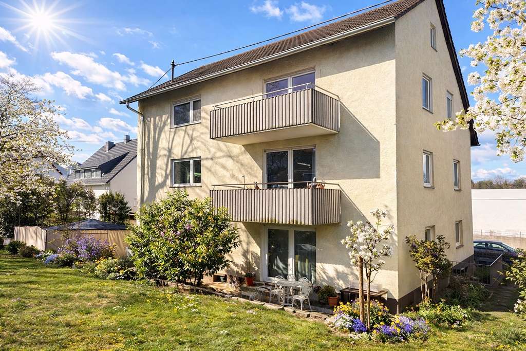 Immobilie in Ditzingen - 3-Zimmer DG-Wohnung mit Südbalkon und Gartenanteil zu verkaufen - Bild 0