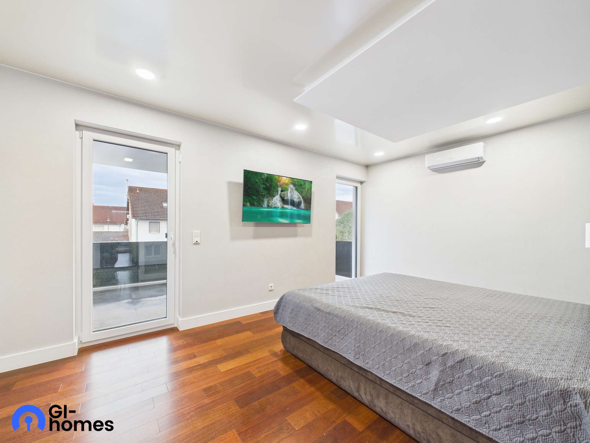 Immobilie in Hütschenhausen - Exklusives Einfamilienhaus mit Pool und Luxusausstattung in Spesbach - Bild 11