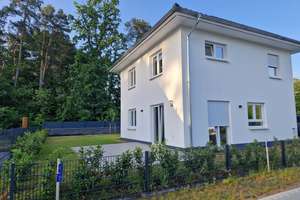 Modernes Haus zur Miete mit Photovoltaik: niedrige Energiekosten in Berlin- Nähe – Die vollständige Adresse der Immobilie erhältst du vom Anbieter., 16348 Wandlitz – Vorschaubild 2