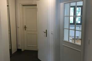 Schöne, modernisierte 4-Zimmer-Maisonette-Wohnung mit Balkon und Wohnküche in Trudering, – Edeltraudstrasse 51, 81827 Waldtrudering, München – Vorschaubild 5