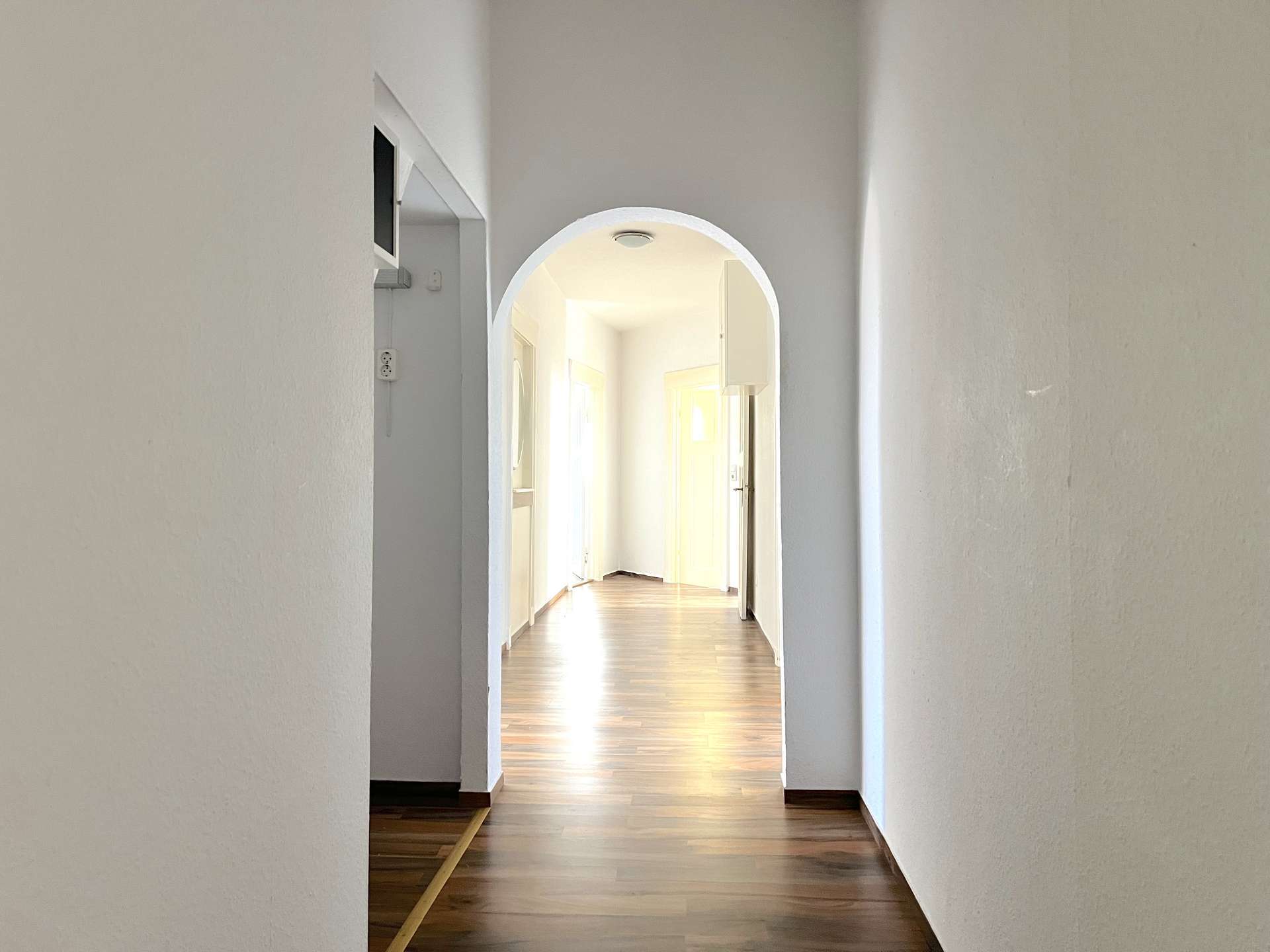 Altbaucharme trifft Zukunftspotenzial: Eigentumswohnung mit Ausbaureserve, Wilhelmshaven – Bild 2