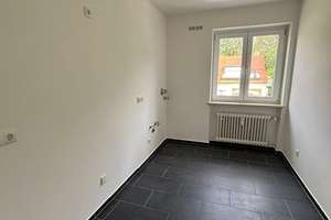 Helle 3-Zimmer-Wohnung mit Südbalkon – Nabburger Straße 17, 81737 Altperlach, München – Vorschaubild 3