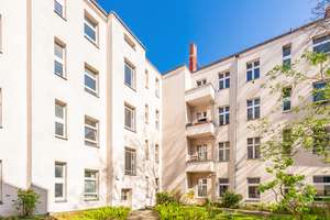 Im Herzen Friedenaus! Ruhige Altbau-Wohnung; 2 Zimmer, neue Küche, Stuck, Holzdielen, Balkon. – Die vollständige Adresse der Immobilie erhältst du vom Anbieter., 12161 Friedenau, Berlin – Vorschaubild 3