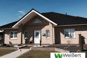 Ebenerdig wohnen mit geschützter Terrasse
Winkel-Bungalow als Niedrigenergiehaus mit Wärmepumpe – Die vollständige Adresse der Immobilie erhältst du vom Anbieter., 25779 Süderheistedt – Vorschaubild 1