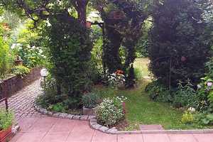 Gepflegtes Reihenhaus mit fünf Zimmern, Terrasse, Garten – Reutlingen (Kreis) – Vorschaubild 3