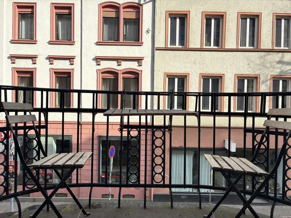 Balkon Straßenseite