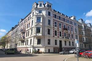 Voll  sanierte Dachgeschosswohnung mit Aufzug in Bestlage