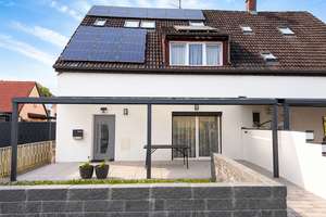 Schöne DHH mit PV-Anlage , Terasse und zwei Stellplätzen