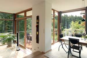 LICHTERFÜLLTES ARCHTEKTENHAUS MIT TRAUMHAFT SCHÖNEM GARTEN * RESERVIERT * – Die vollständige Adresse der Immobilie erhältst du vom Anbieter., 94505 Bernried – Vorschaubild 1