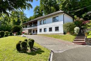 TOLLES ANWESEN MIT INDIVIDUELLEM NUTZUNGSPOTENTIAL AUF EINMALIGEM GRUNDSTÜCK! – Die vollständige Adresse der Immobilie erhältst du vom Anbieter., 65388 Schlangenbad – Vorschaubild 2