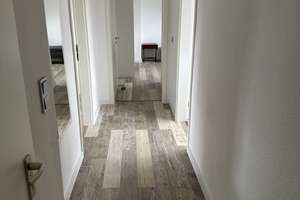 Möblierte helle  3-Zimmer Dachgeschosswohnung in Köln-Höhenhaus – Im Weidenbruch 93, 51061 Höhenhaus, Köln – Vorschaubild 4