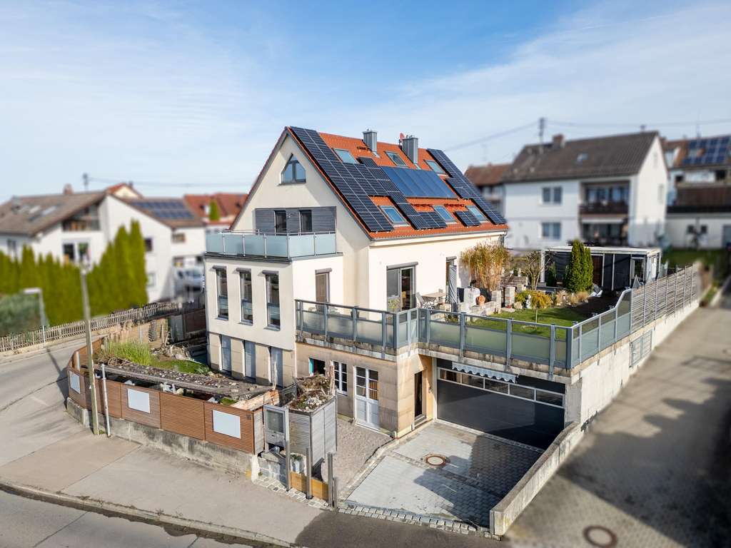 Immobilie in Neusäß - Exklusives Einfamilienhaus mit Einliegerwohnung - TOP Lage - Klasse A! 
PV-Anlage und Speicher! - Bild 2